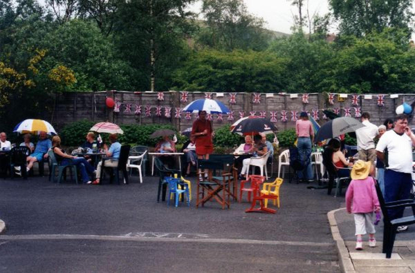 Linden Avenue street party for the Queen's Golden Jubilee celebrations
people
Keywords: 2002