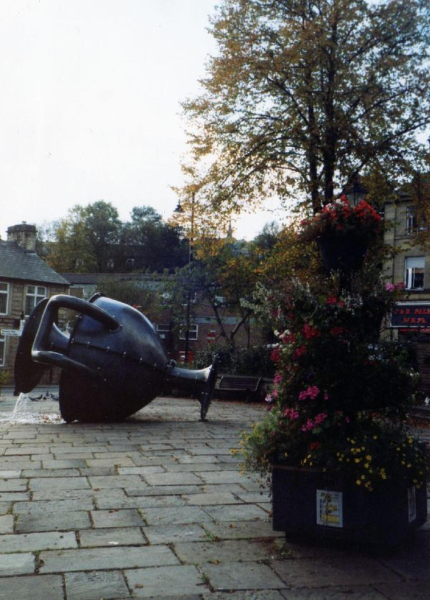 The Urn at Market Place
17-Buildings and the Urban Environment-05-Street Scenes-017-Market Place
Keywords: 2002