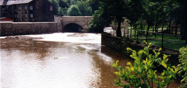 River Irwell by the Wharf - Peel Bridge
17-Buildings and the Urban Environment-05-Street Scenes-021-Peel Brow area
Keywords: 2002