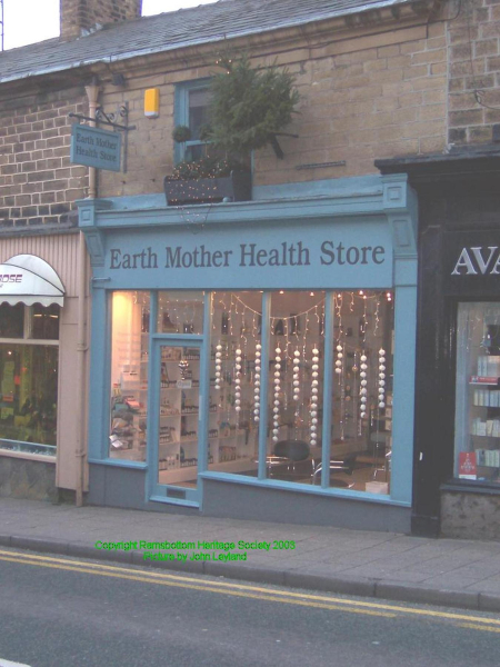 new shop for old Bridge Street Savers - Earth Mother
17-Buildings and the Urban Environment-05-Street Scenes-003-Bridge Street
Keywords: 2003