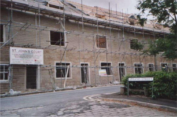 New house on Old Ground Mill Site  - Square Street
17-Buildings and the Urban Environment-05-Street Scenes-026-Square Street area
Keywords: 2003