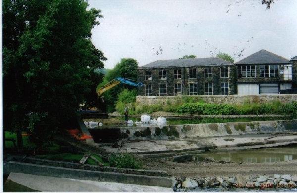 Repairing the weir 
17-Buildings and the Urban Environment-05-Street Scenes-021-Peel Brow area
Keywords: 2004