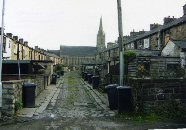 Back Crow Lane
17-Buildings and the Urban Environment-05-Street Scenes-009-Crow Lane Area
Keywords: 2005