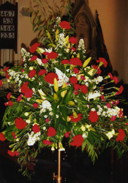 Preperations for a wedding at St Paul's Church, Bridge Street
17-Buildings and the Urban Environment-05-Street Scenes-003-Bridge Street
Keywords: 2006