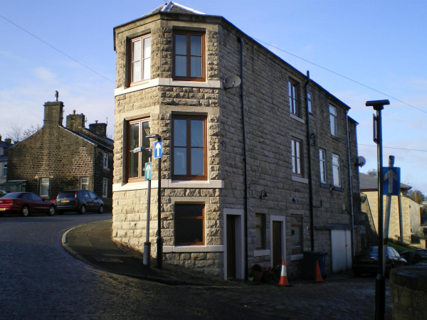 6 - 10 Callender Street
17-Buildings and the Urban Environment-05-Street Scenes-005-Callender to Albert Street
Keywords: 2007