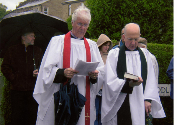 Rev. Jeff Arcus and Rev. Ian Rogerson on Whit Walk - 27th May 2007
06-Religion-03-Churches Together-001-Whit Walks
Keywords: 2007