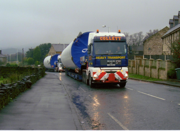 First load for Scout Moor Windfarm - 21st November 2007 
16-Transport-04-General-000-General

Keywords: 2007