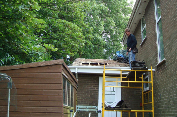 Retiling garage roof at No 8 Alderwood Grove ; Edenfield
17-Buildings and the Urban Environment-05-Street Scenes-011-Edenfield

Keywords: 2009