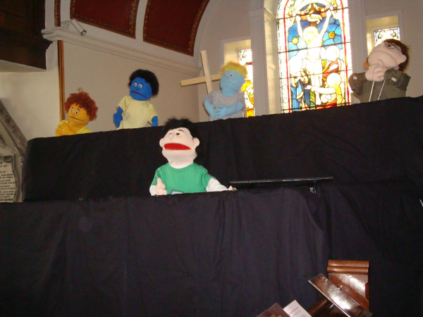 Performance by Ramsbottom and Edenfield Team Ministry (RETM) Puppet Ministry in Edenfield Parish Church - 26th March 2011
06-Religion-01-Church Buildings-004-Church of England -  Edenfield Parish Church
Keywords: 2011