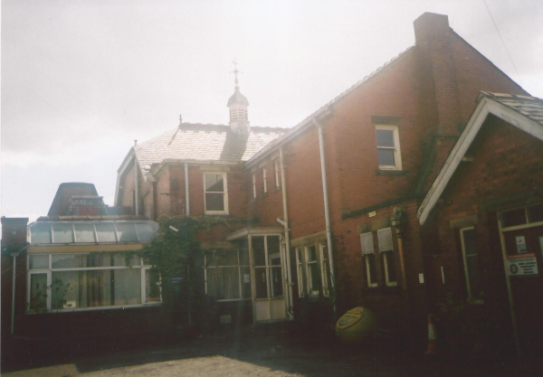 Ramsbottom Cottage Hospital
17-Buildings and the Urban Environment-05-Street Scenes-019-Nuttall area
Keywords: 2012