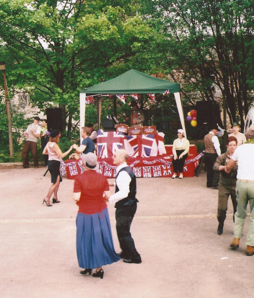 1940's wartime weekend
14-Leisure-04-Events-003-1940s weekends
Keywords: 2012