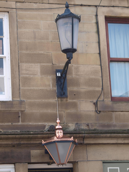 STREET LIGHT ON RAILWAY PUB  
16-Transport-03-Trains and Railways-000-General
Keywords: 2013