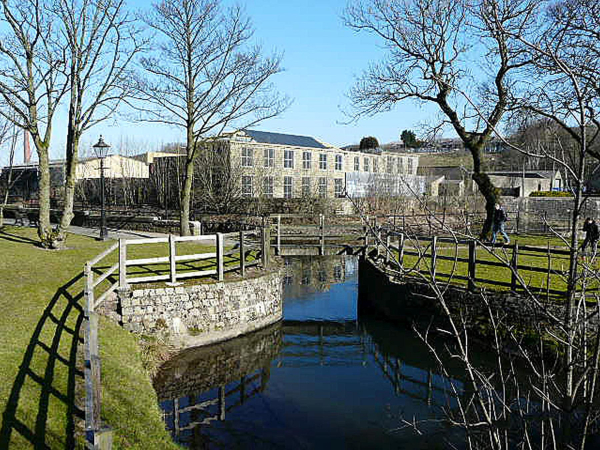 VIEW OF RIVER IRWELL FROM BRIDGE SHOWING WAREHOUSE BUILDINGS 
17-Buildings and the Urban Environment-05-Street Scenes-021-Peel Brow area

Keywords: 2013