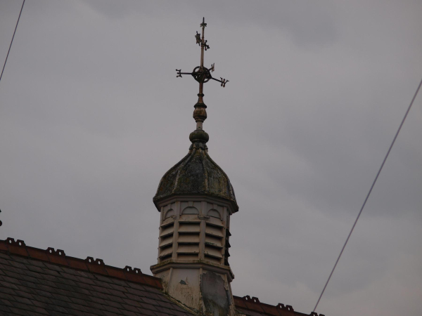 Weather Vein Ramsbottom Cottage Hospital
17-Buildings and the Urban Environment-05-Street Scenes-019-Nuttall area
Keywords: 2014