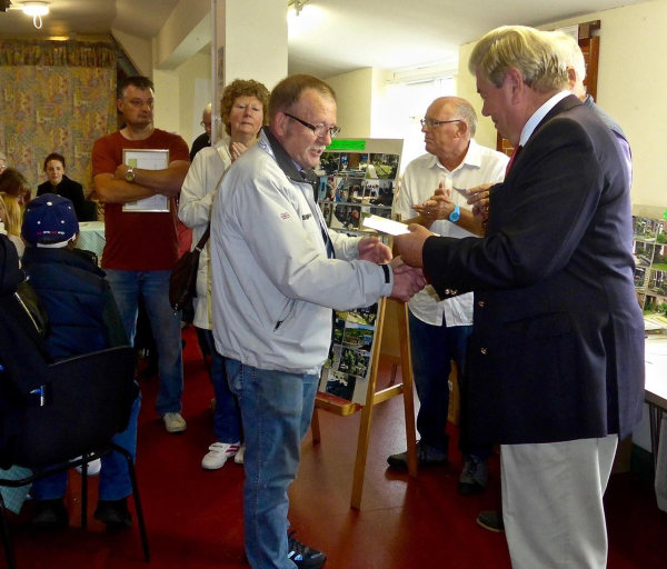David Trippier presents a certificate at the Edenfield in Bloom Competition run by Edenfield Village Residents Association - 3rd October
17-Buildings and the Urban Environment-05-Street Scenes-011-Edenfield
Keywords: 2015