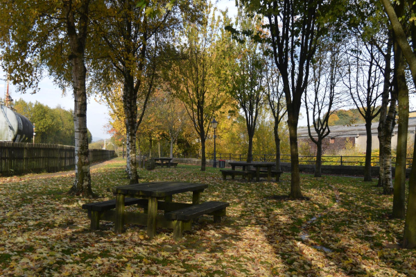 Autumn by the Wharf on Bridge Street
17-Buildings and the Urban Environment-05-Street Scenes-003-Bridge Street
Keywords: 2015