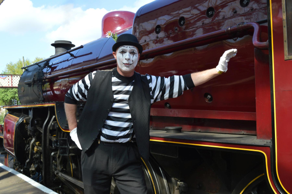 1940's weekend - Ramsbottom station renamed Nouvion
14-Leisure-04-Events-003-1940s weekends
Keywords: 2015