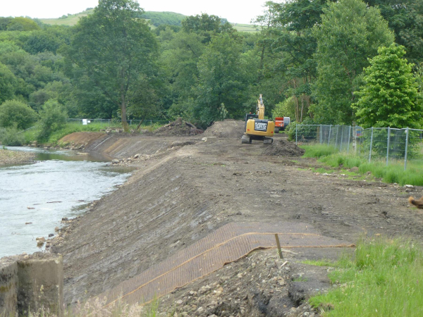 Working on the embankment in Nuttall Park
14-Leisure-01-Parks and Gardens-001-Nuttall Park General
Keywords: 2016