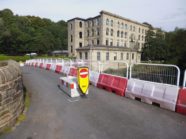  The Spinnings, Summerseat
17-Buildings and the Urban Environment-05-Street Scenes-028-Summerseat area
Keywords: 2017