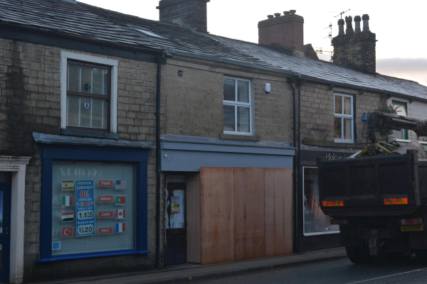 Closure of the bakery on Bolton Street
17-Buildings and the Urban Environment-05-Street Scenes-031 Bolton Street
Keywords: 2017