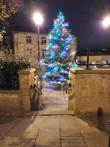 Christmas Tree Market Place  
17-Buildings and the Urban Environment-05-Street Scenes-017-Market Place
Keywords: 2017