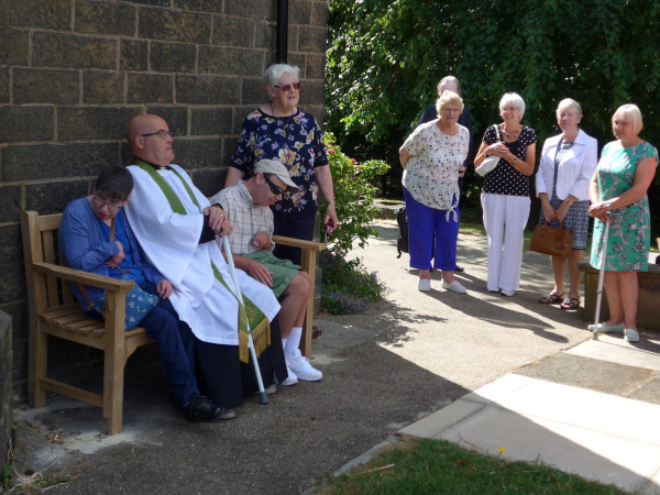 Edenfield Parish Church a replacement bench for Sue Almond?s Memorial Bench
06-Religion-01-Church Buildings-004-Church of England -  Edenfield Parish Church
Keywords: 2018