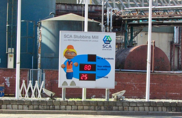 A nice hot Summers day at the Stubbins Paper Mill
17-Buildings and the Urban Environment-05-Street Scenes-027-Stubbins Lane and Stubbins area
Keywords: 2018