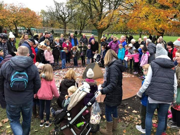 Memorial stone Unveiling Nuttall Park Sunday November 4th 2018 Crowds looking at the finished Memorial Stone and Rammy Rocks
14-Leisure-01-Parks and Gardens-001-Nuttall Park General
Keywords: 2018