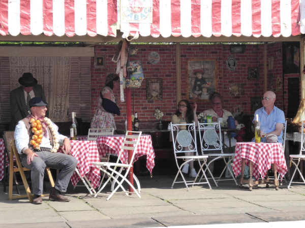 1940s weekend on Ramsbottom station. A French caf?.
14-Leisure-04-Events-003-1940s weekends
Keywords: 2018