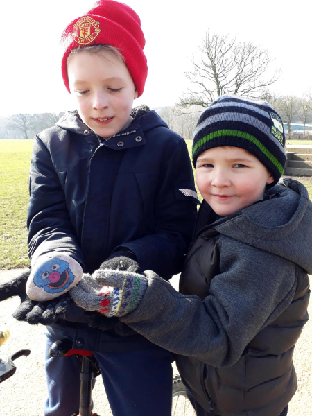 Nuttall Park finding Rammy Rocks
14-Leisure-01-Parks and Gardens-001-Nuttall Park General
Keywords: 2018