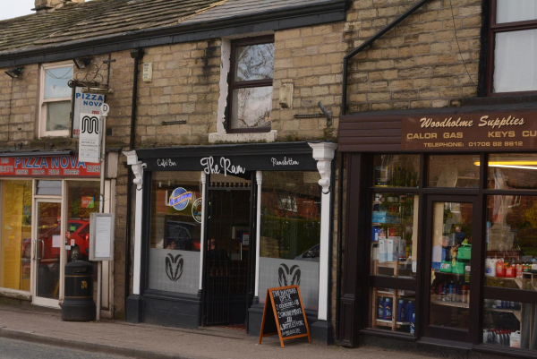 Bridge Street - Woodholme Supplies and The Ram
17-Buildings and the Urban Environment-05-Street Scenes-003-Bridge Street
Keywords: 2019