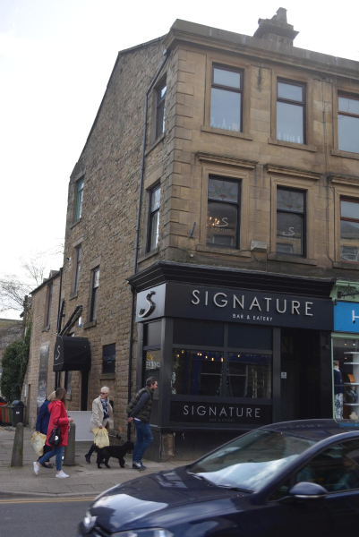 Bridge Street - Signature Bar - closed in 2019
17-Buildings and the Urban Environment-05-Street Scenes-003-Bridge Street
Keywords: 2019