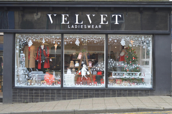 Velvet on Bridge Street
17-Buildings and the Urban Environment-05-Street Scenes-003-Bridge Street
Keywords: 2019