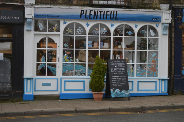 Plentiful on Bridge Street
17-Buildings and the Urban Environment-05-Street Scenes-003-Bridge Street
Keywords: 2019