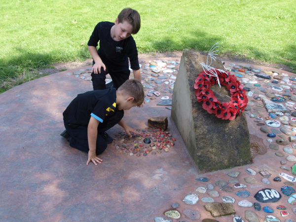 Children admiring the decorated stones on the Memorial Stone Nuttall Pk 
14-Leisure-01-Parks and Gardens-001-Nuttall Park General
Keywords: 2019