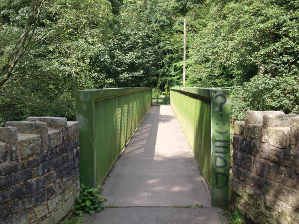 Iron Bridge over Irwell from Nuttall Park to Nuttall Lane
17-Buildings and the Urban Environment-05-Street Scenes-019-Nuttall area
Keywords: 2019