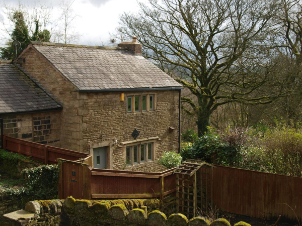 Houses at the back of Shoulder of Mutton Pub 
17-Buildings and the Urban Environment-05-Street Scenes-014-Holcombe Village
Keywords: 2020
