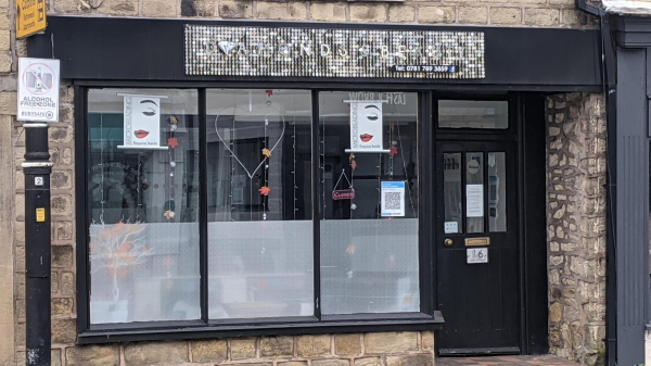 Diamonds and Beads - 16 Bolton Street
17-Buildings and the Urban Environment-05-Street Scenes-031 Bolton Street
Keywords: 2020