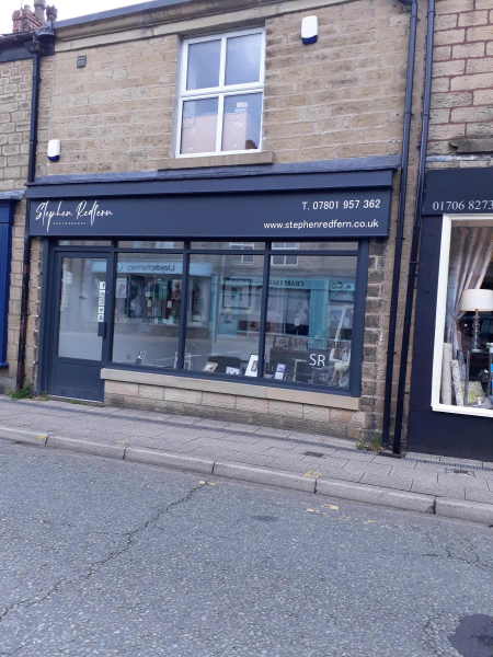 New Photograph Studio on Bolton Street (Stephen Redfern)
17-Buildings and the Urban Environment-05-Street Scenes-031 Bolton Street
Keywords: 2020