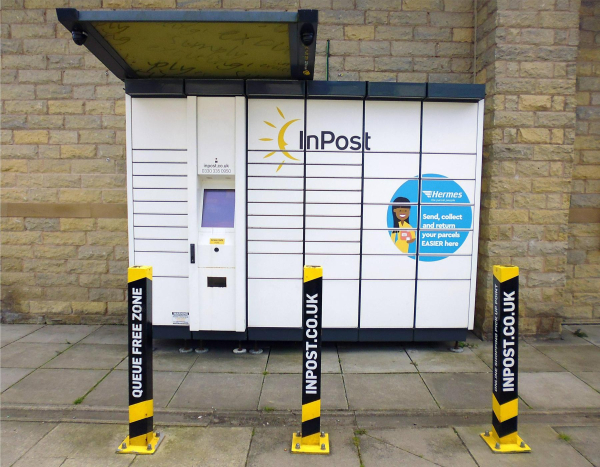 Hermes parcel drop off outside Morrisons supermarket
03-Shops, Restaurants and Hotels-02-Individual shops-001-Supermarkets
Keywords: 2020