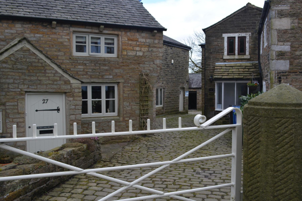 Pot Green 
17-Buildings and the Urban Environment-05-Street Scenes-013-Holcombe Brook Area
Keywords: 2021