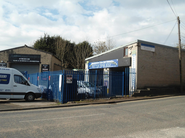 Units bottom of Kay Brow  
17-Buildings and the Urban Environment-05-Street Scenes-015-Kay Brow
Keywords: 2021