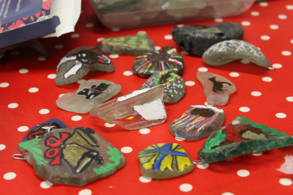 Hand painted stones done by Father Xmas 
14-Leisure-01-Parks and Gardens-001-Nuttall Park General
Keywords: 2023