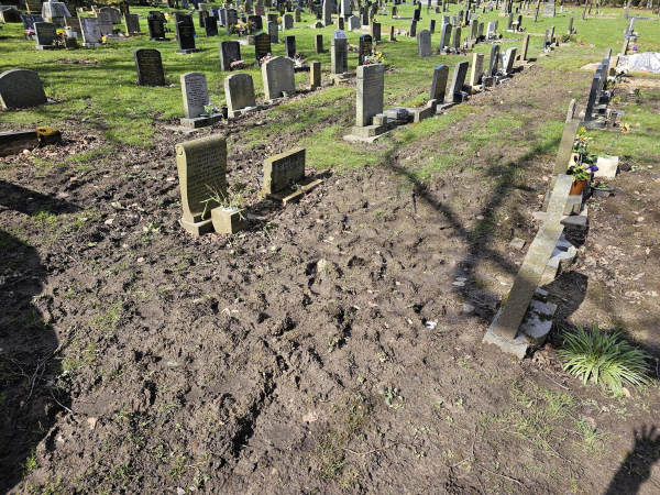 Ramsbottom Cemetery
17-Buildings and the Urban Environment-05-Street Scenes-007-Cemetery Road
Keywords: 2024