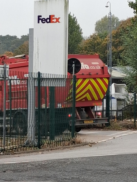 Bin wagon at the entrance of FedEx
17-Buildings and the Urban Environment-05-Street Scenes-022-Railway Street

Keywords: 2025