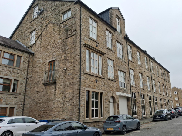 Back of Cobden Court Flats on Square Street
17-Buildings and the Urban Environment-05-Street Scenes-026-Square Street area
Keywords: 2025