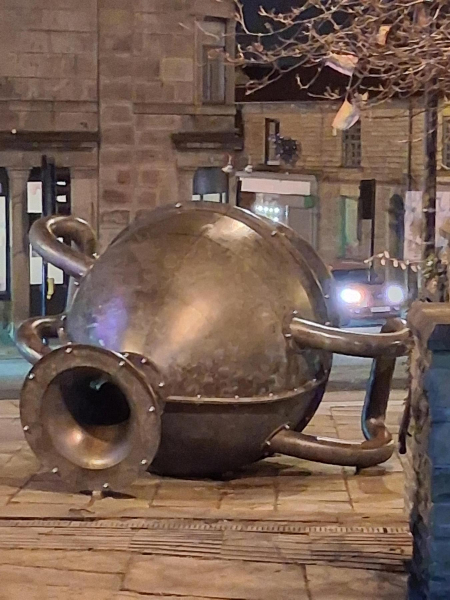 Urn at Christmas Market Place
17-Buildings and the Urban Environment-05-Street Scenes-017-Market Place
Keywords: 2025