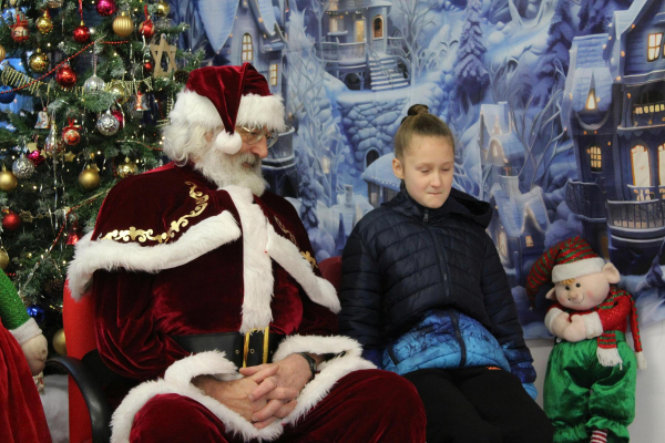 Nuttall Park tea room and Father Christmas & Amelia
14-Leisure-04-Events-001-Nuttall Park Events
Keywords: 2025