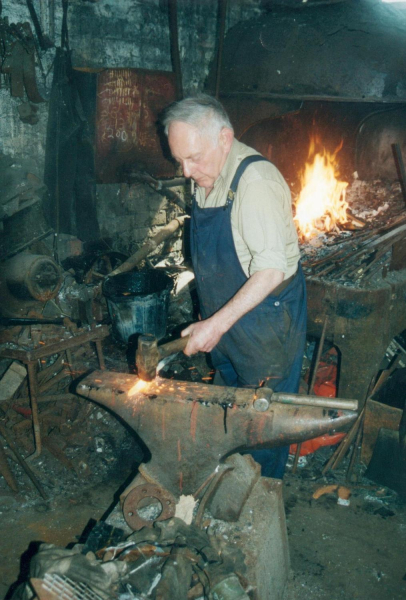 Alan Clayton at work, Paradise Street
17-Buildings and the Urban Environment-05-Street Scenes-020-Paradise Street
Keywords: 2000