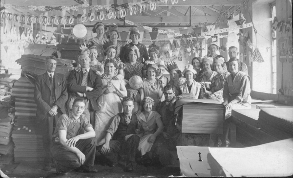 Groups of workers at Ramsbottom Paper Mill
02 - Industry - 01 - Mills
Keywords: Bury-Archive